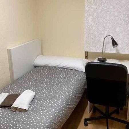 Bed and Breakfast Residencia 12 Octubre à Madrid Extérieur photo