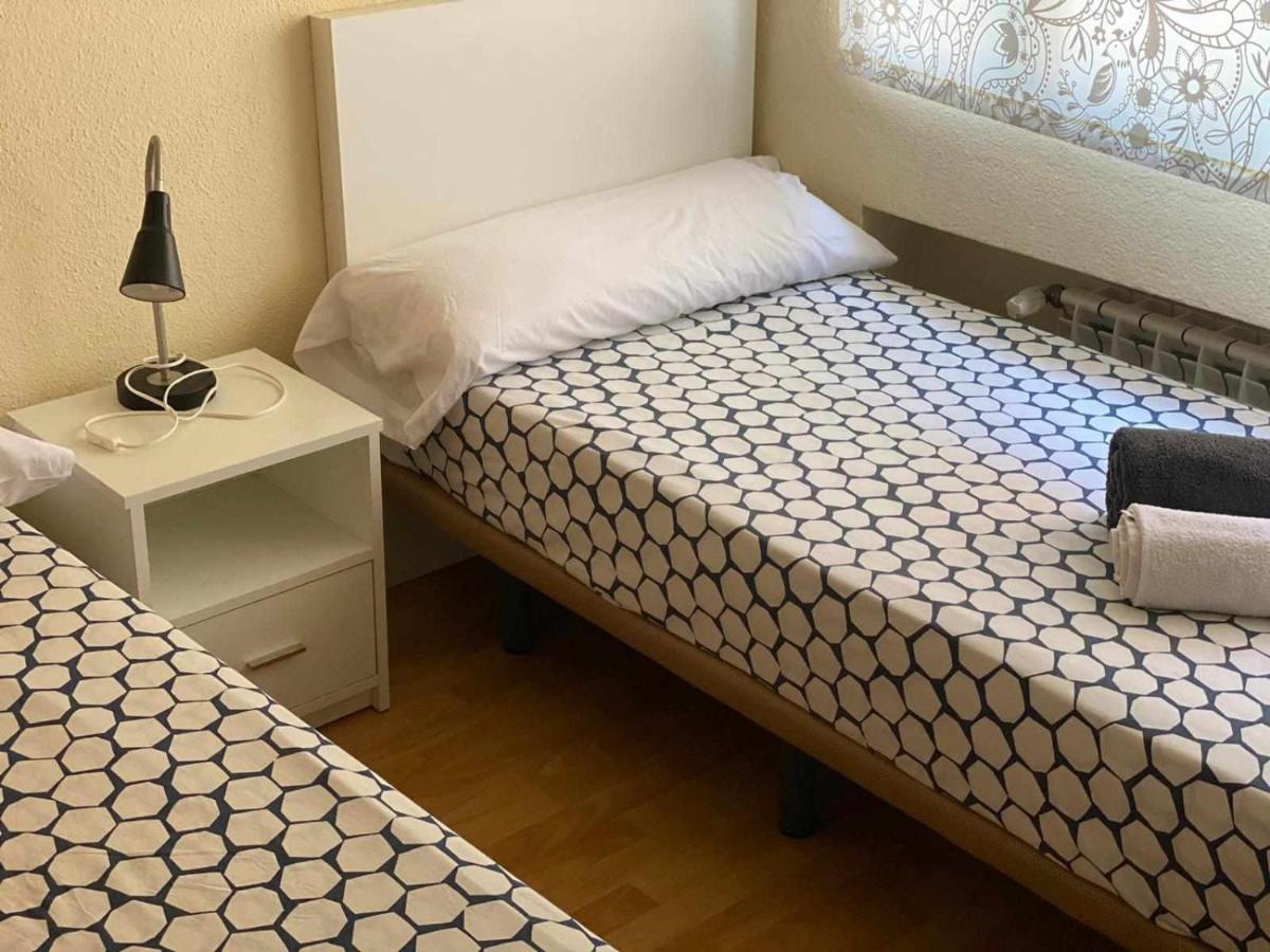 Bed and Breakfast Residencia 12 Octubre à Madrid Extérieur photo
