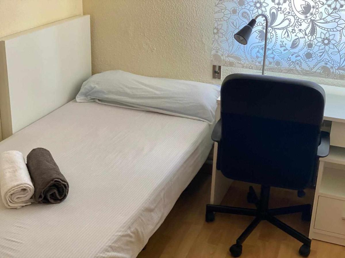 Bed and Breakfast Residencia 12 Octubre à Madrid Extérieur photo