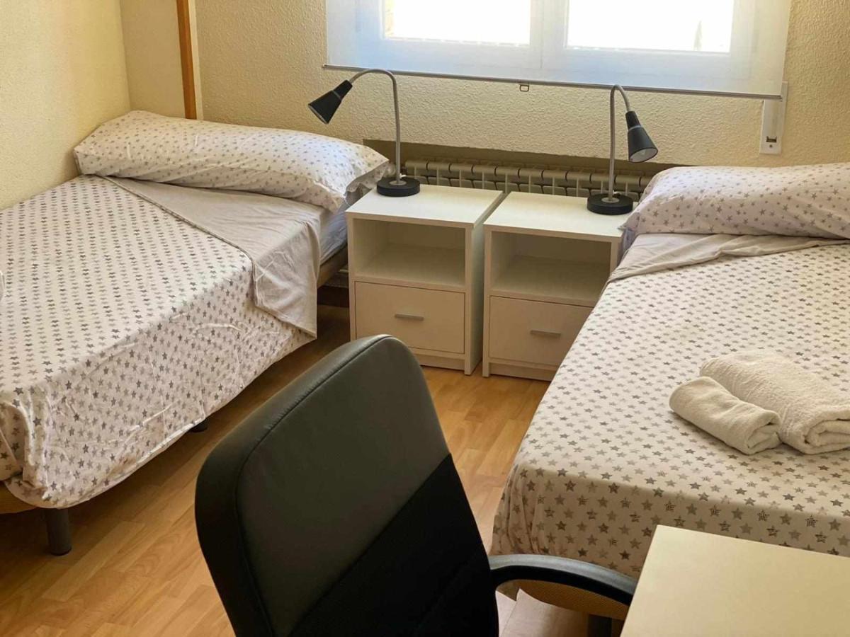 Bed and Breakfast Residencia 12 Octubre à Madrid Extérieur photo