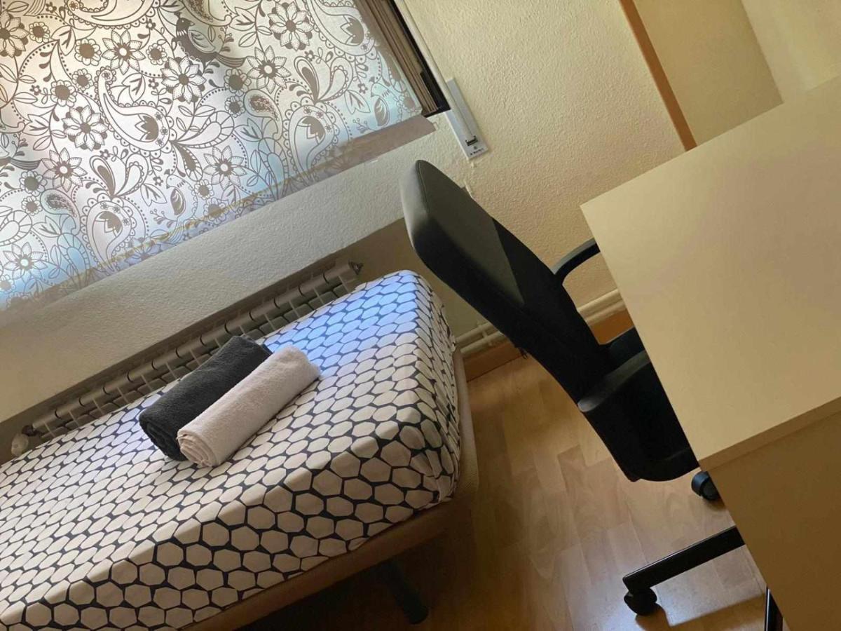 Bed and Breakfast Residencia 12 Octubre à Madrid Extérieur photo