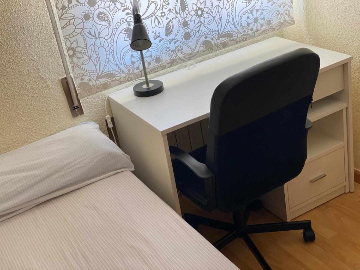 Bed and Breakfast Residencia 12 Octubre à Madrid Extérieur photo