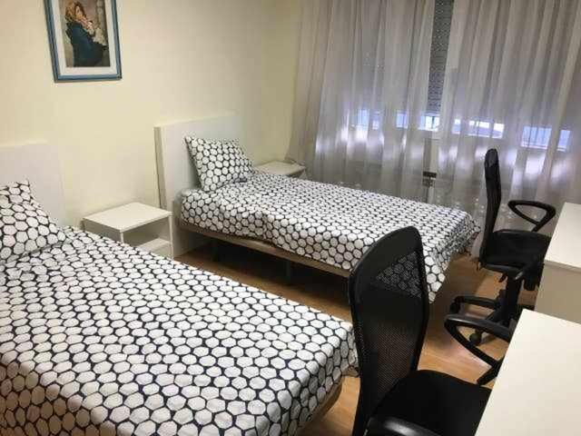 Bed and Breakfast Residencia 12 Octubre à Madrid Extérieur photo