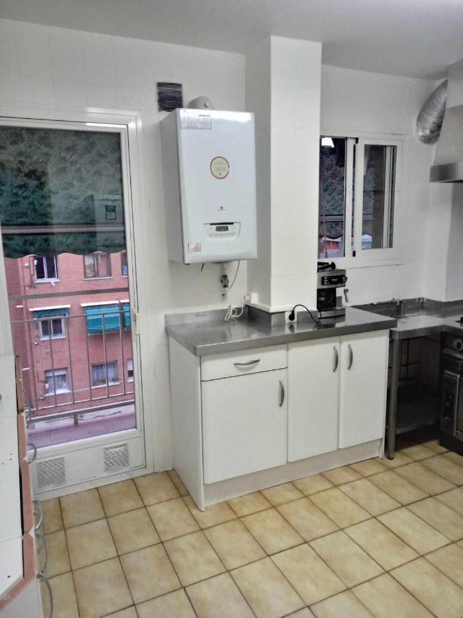 Bed and Breakfast Residencia 12 Octubre à Madrid Extérieur photo