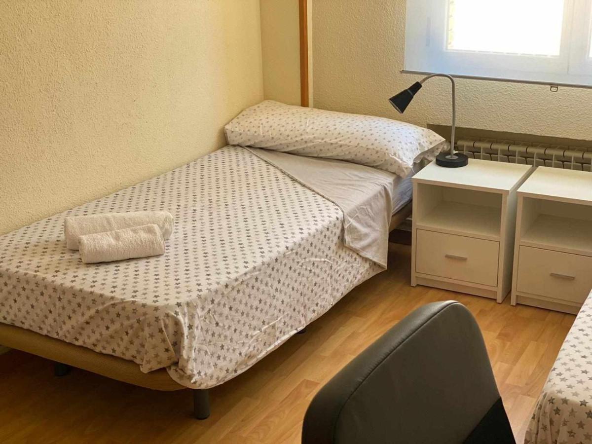 Bed and Breakfast Residencia 12 Octubre à Madrid Extérieur photo